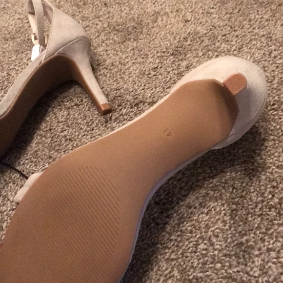 Heels - Picture 4 of 4
